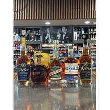 Load image into Gallery viewer, Liquor Lineup&#39;s The Glenfiddich Whisky Food Pairing Experience Chicken and Waffle Sliders with pours of The Glenfiddich -Plus Super Pours Russell’s Reserve 13 and Glenfiddich 30